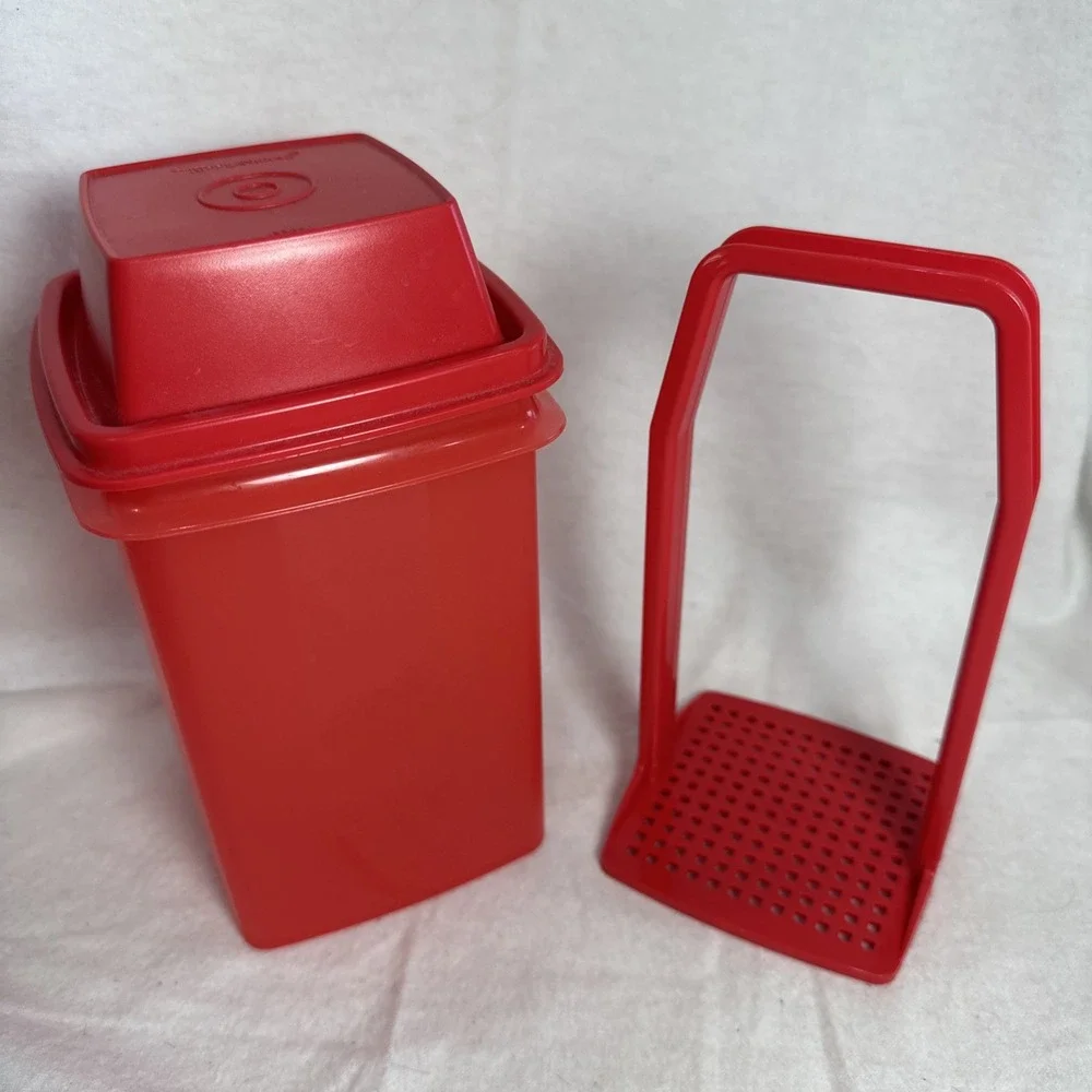 Tupperware Red 1330.11 Pick A Deli 3 Piece Pickle Olive Keeper Container NICE!
